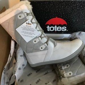 Totes women's Faux Fur winter boots Size 11